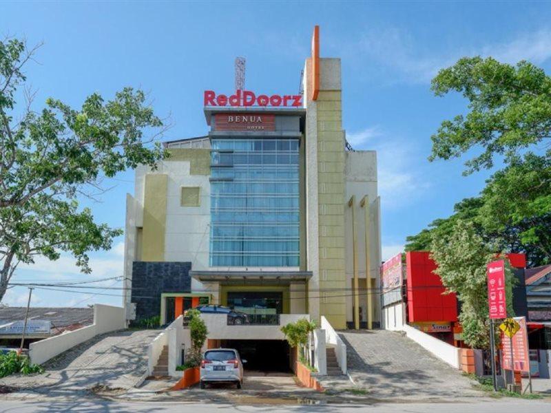 Reddoorz Plus Near Hotel Benua Kendari Ngoại thất bức ảnh