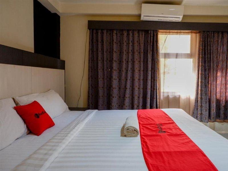 Reddoorz Plus Near Hotel Benua Kendari Ngoại thất bức ảnh