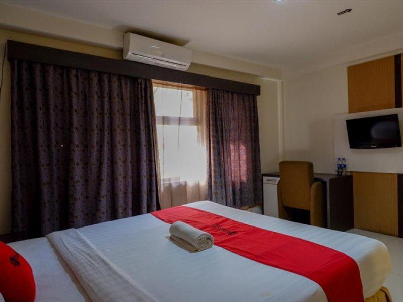 Reddoorz Plus Near Hotel Benua Kendari Ngoại thất bức ảnh