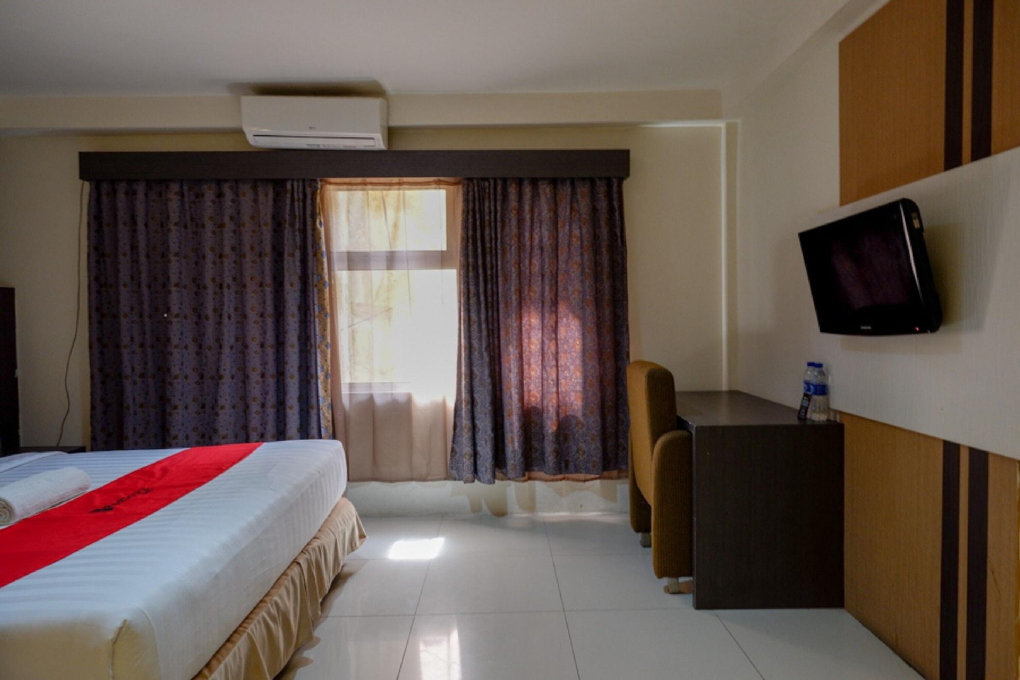 Reddoorz Plus Near Hotel Benua Kendari Ngoại thất bức ảnh