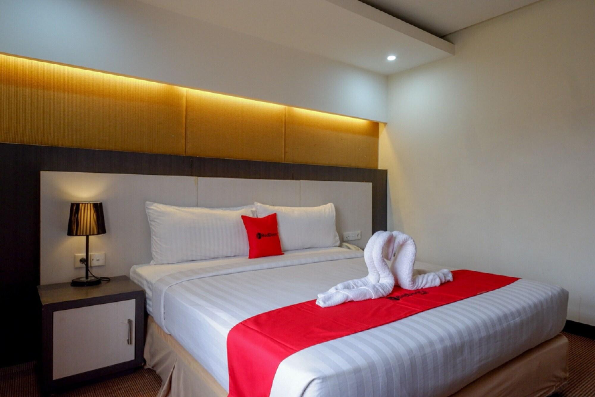 Reddoorz Plus Near Hotel Benua Kendari Ngoại thất bức ảnh