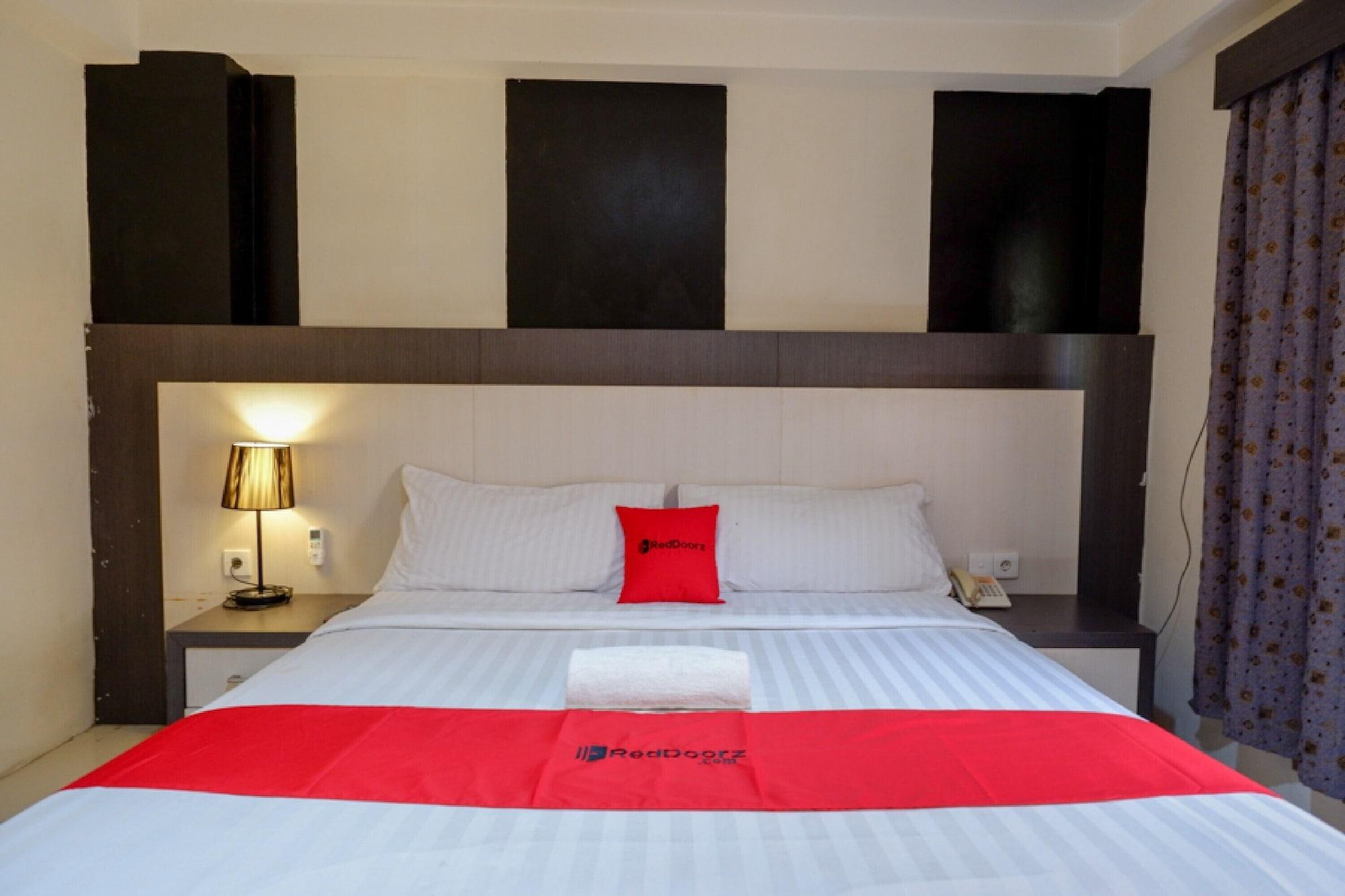 Reddoorz Plus Near Hotel Benua Kendari Ngoại thất bức ảnh