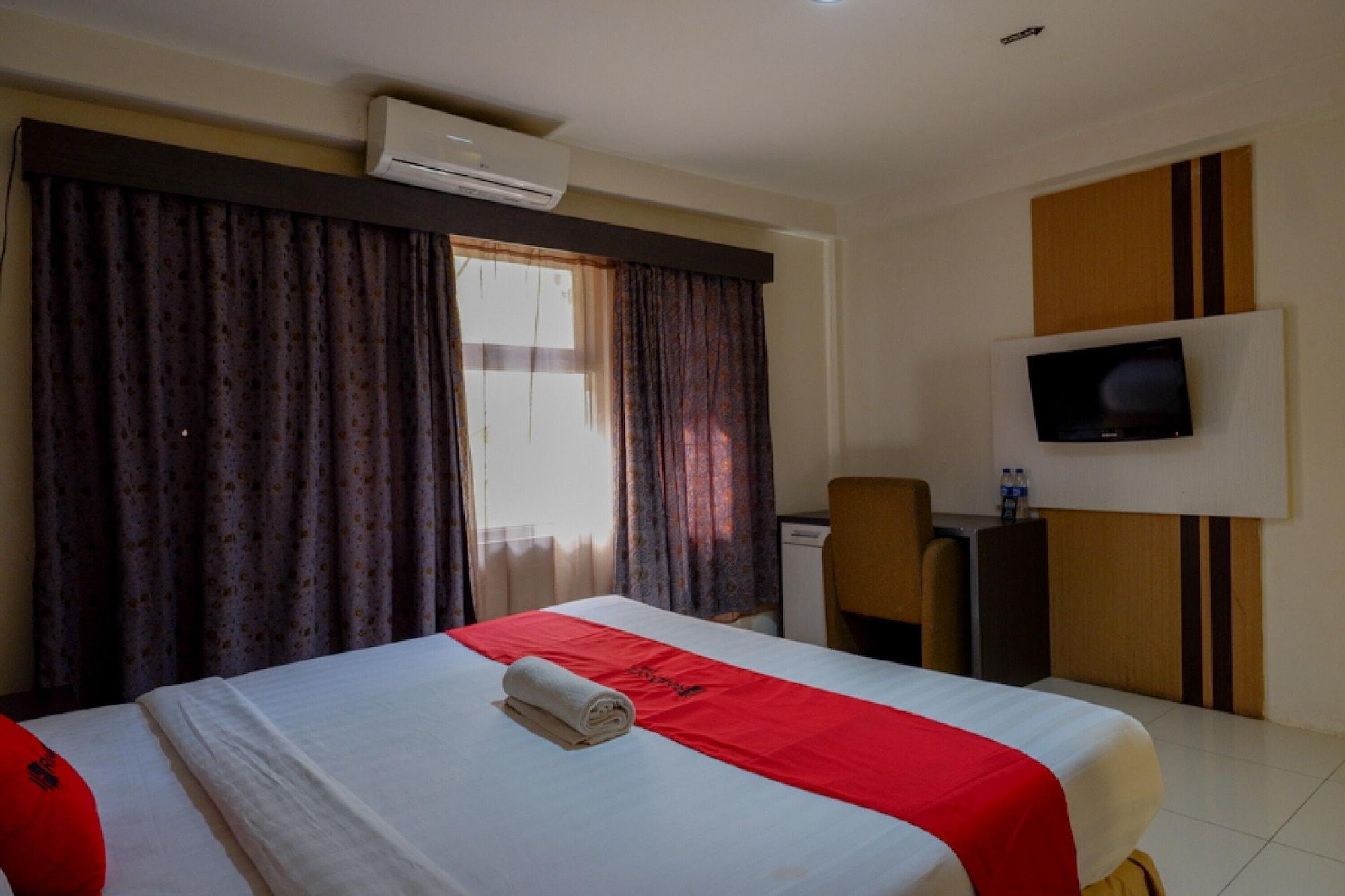 Reddoorz Plus Near Hotel Benua Kendari Ngoại thất bức ảnh