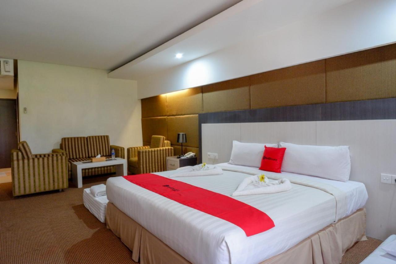 Reddoorz Plus Near Hotel Benua Kendari Ngoại thất bức ảnh