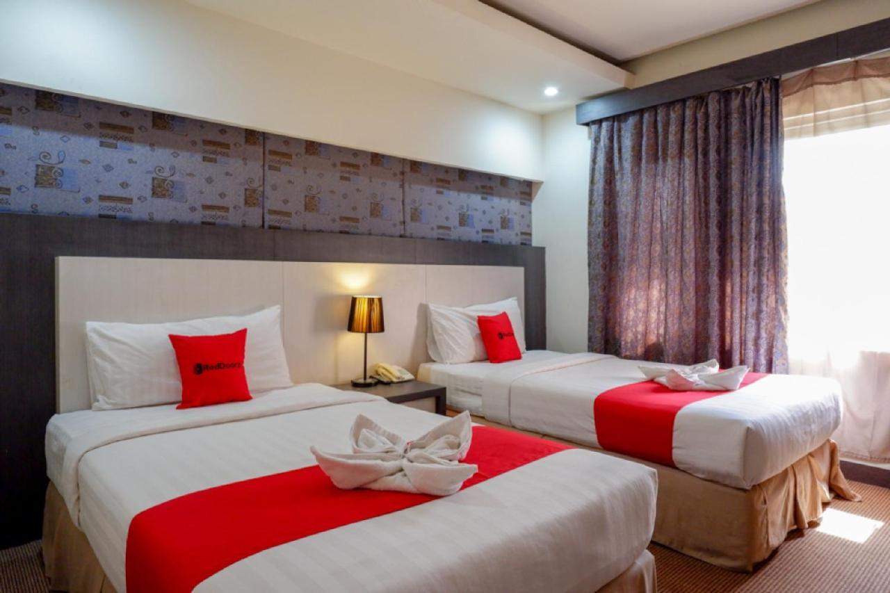 Reddoorz Plus Near Hotel Benua Kendari Ngoại thất bức ảnh