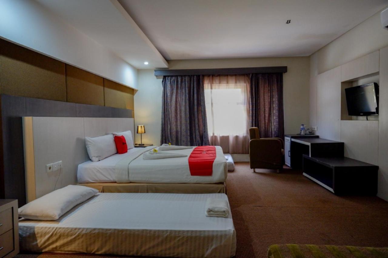 Reddoorz Plus Near Hotel Benua Kendari Ngoại thất bức ảnh