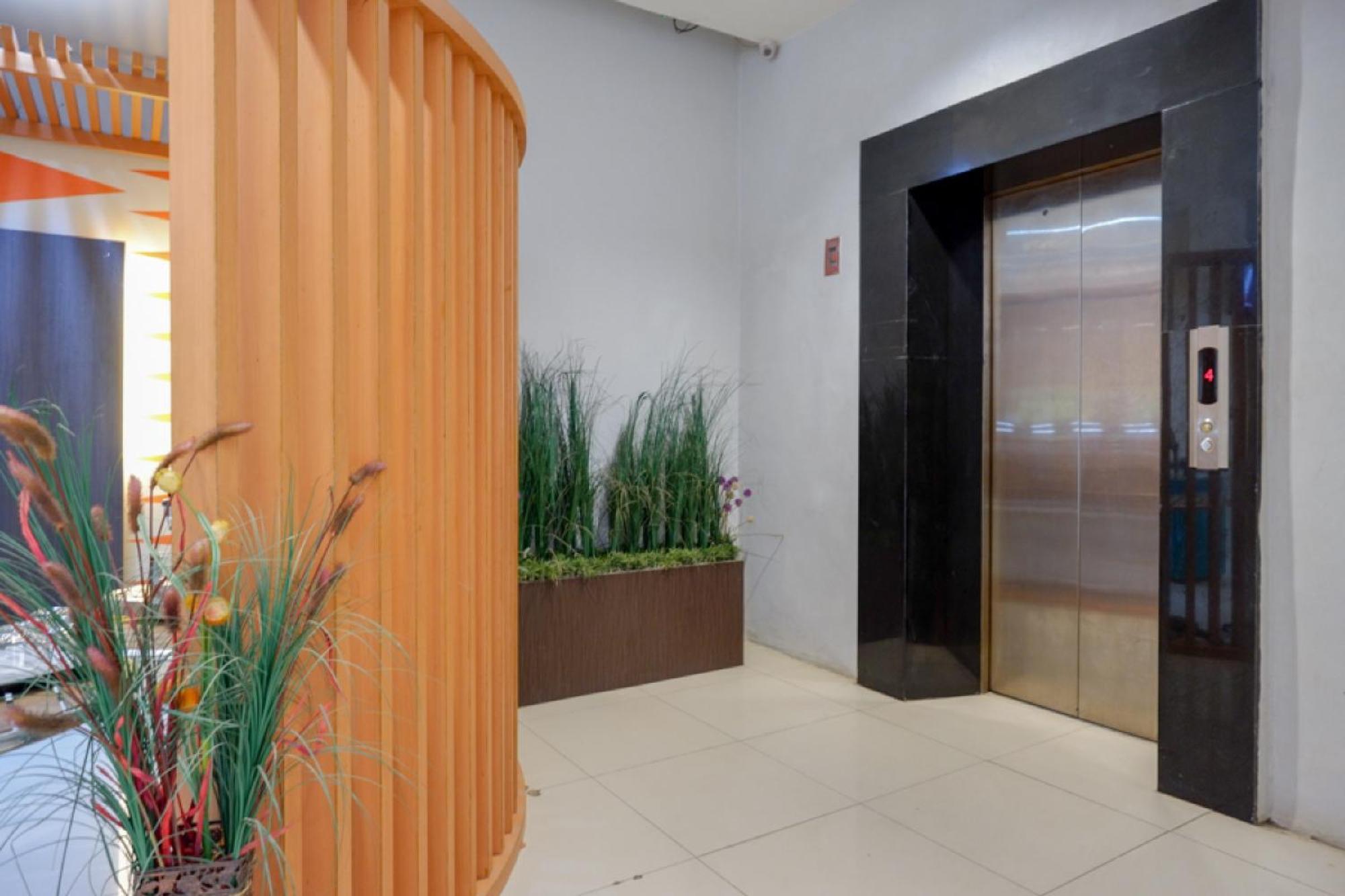 Reddoorz Plus Near Hotel Benua Kendari Ngoại thất bức ảnh