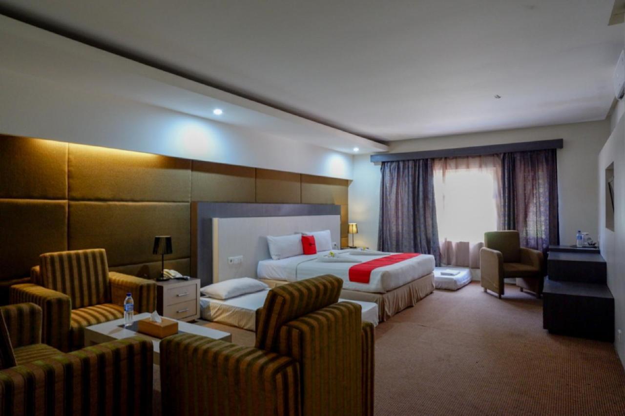 Reddoorz Plus Near Hotel Benua Kendari Ngoại thất bức ảnh