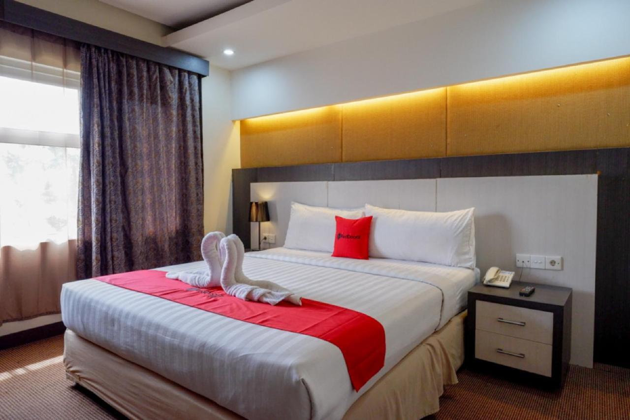 Reddoorz Plus Near Hotel Benua Kendari Ngoại thất bức ảnh