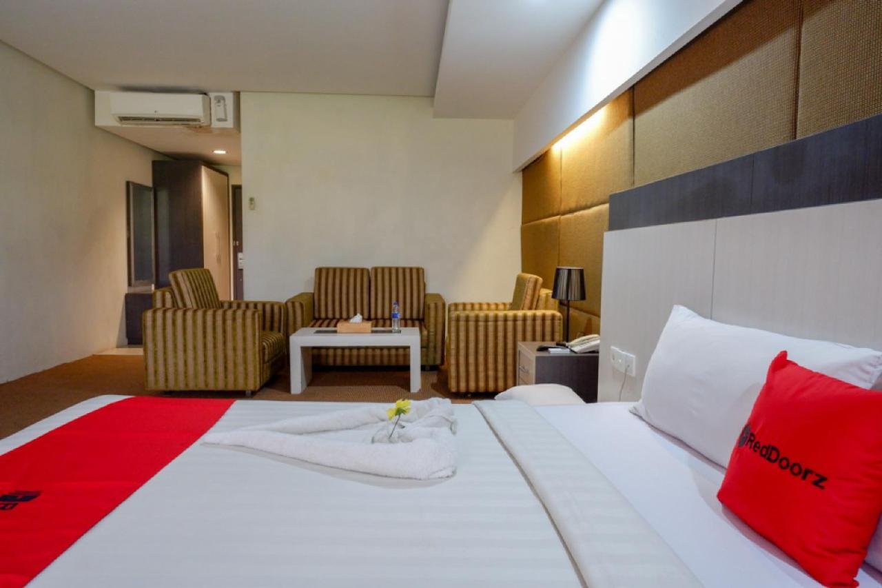 Reddoorz Plus Near Hotel Benua Kendari Ngoại thất bức ảnh