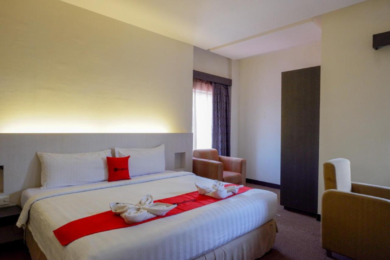 Reddoorz Plus Near Hotel Benua Kendari Ngoại thất bức ảnh