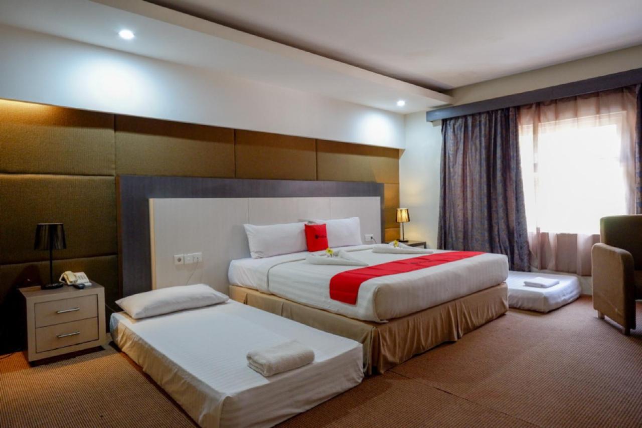 Reddoorz Plus Near Hotel Benua Kendari Ngoại thất bức ảnh