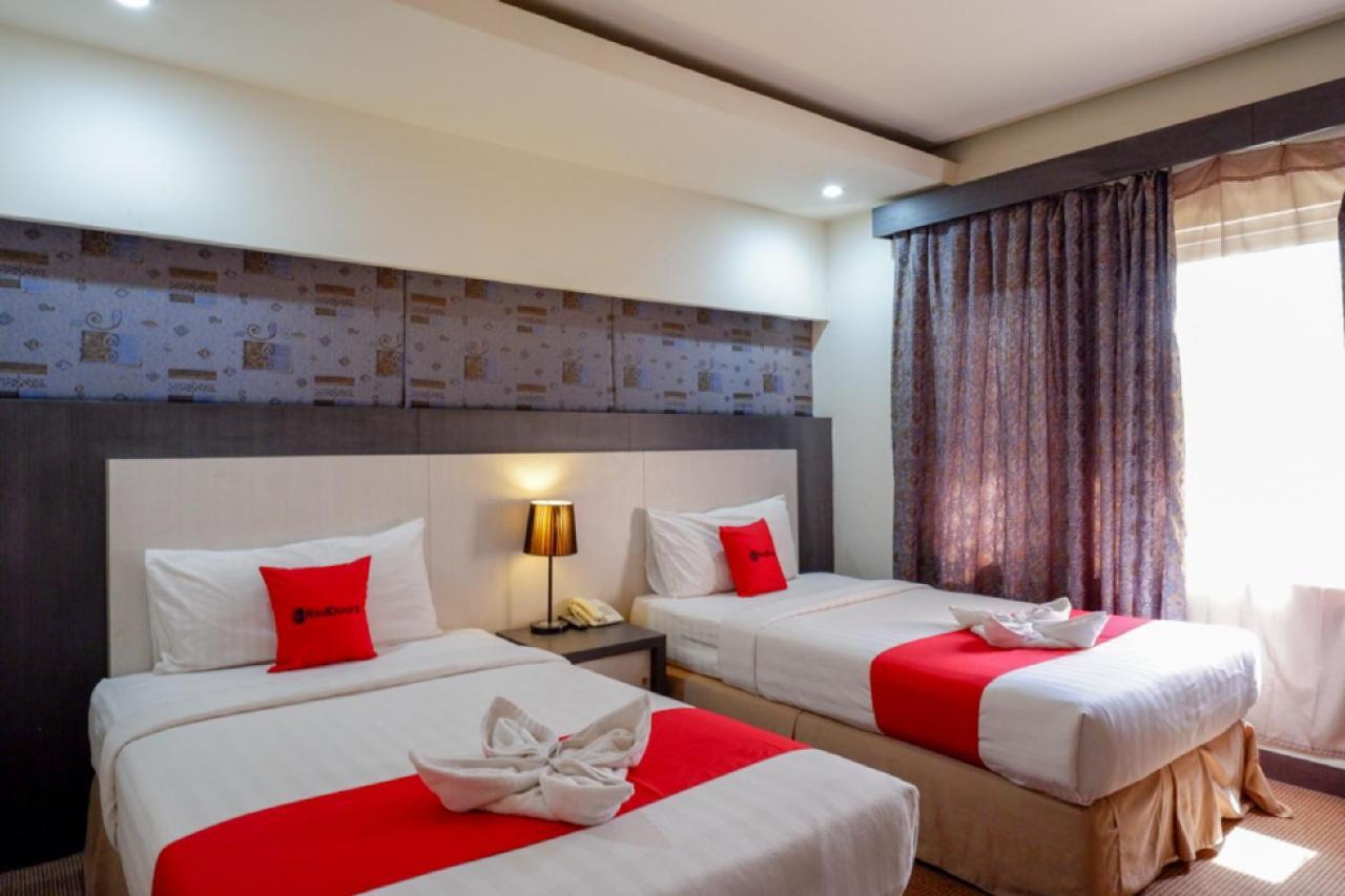 Reddoorz Plus Near Hotel Benua Kendari Ngoại thất bức ảnh