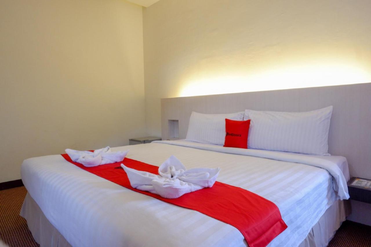 Reddoorz Plus Near Hotel Benua Kendari Ngoại thất bức ảnh