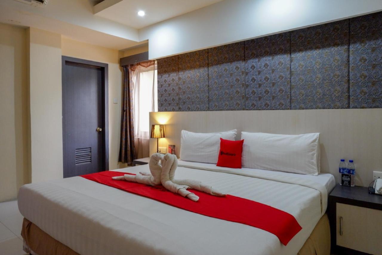 Reddoorz Plus Near Hotel Benua Kendari Ngoại thất bức ảnh